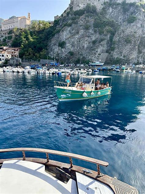 I tour in barca a Scilla in Calabria e anche in Sicilia.